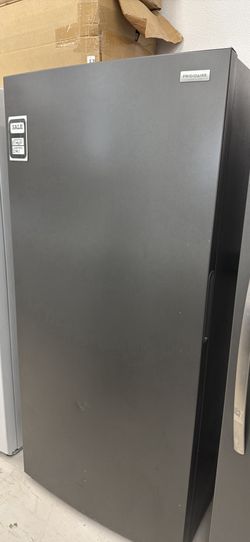 💥Great Save💥 32.6 in. 20 cu. ft. Frost Free Defrost, Garage Ready Upright Freezer in Carbon
