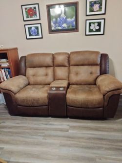 Loveseat recliner W/console