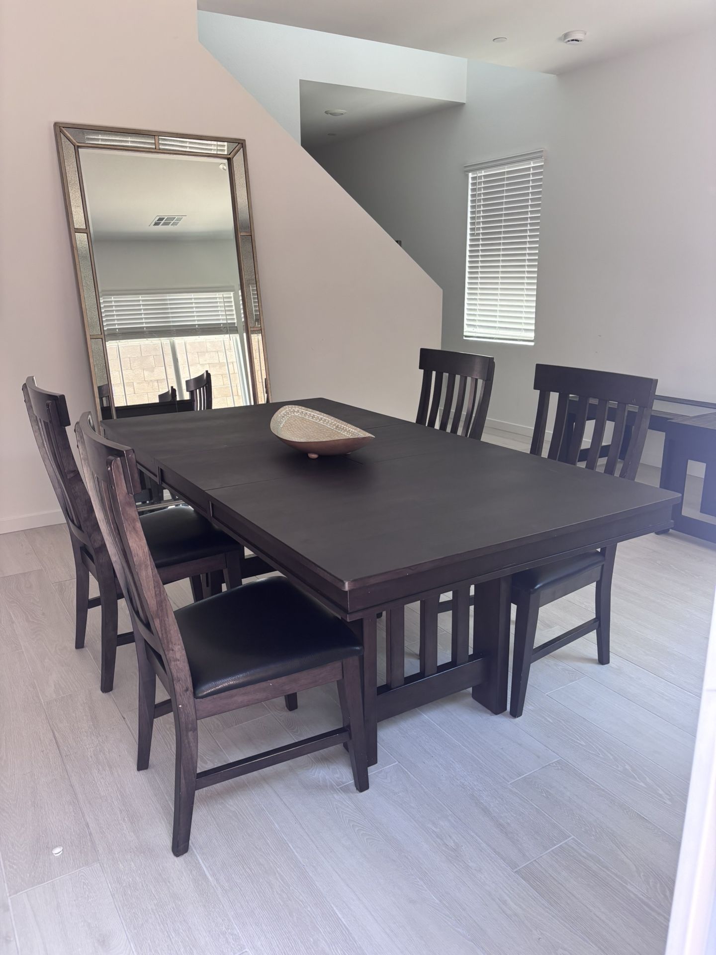 Expandable Dining Table