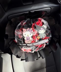Halloween Hello Kitty Rose Bouquet
