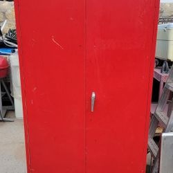 Anaquel demetal para herramienta o alasena