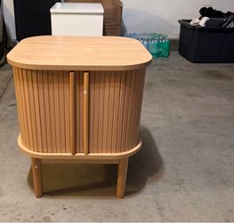 Set of 1 Fluted Nightstand