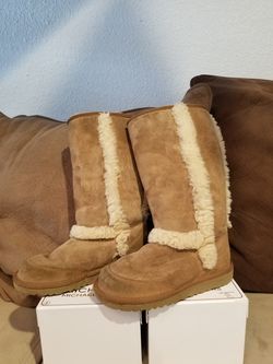 **Authentic Girls high top Uggs!