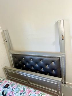 Queen size bed Frame $100