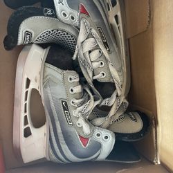 Bauer XXXX YOUTH skates Size 12