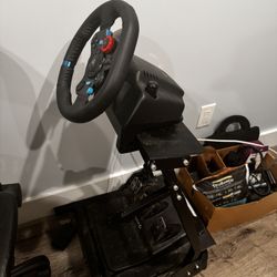 Logitech G29 DRIVING FORCE™ - Racing Wheel (PS5, PC, XBOX)