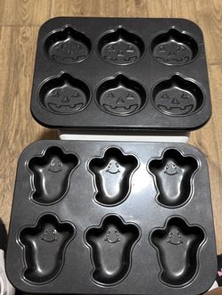 Used - 1 ghost and 1 jack-o’-lantern pans