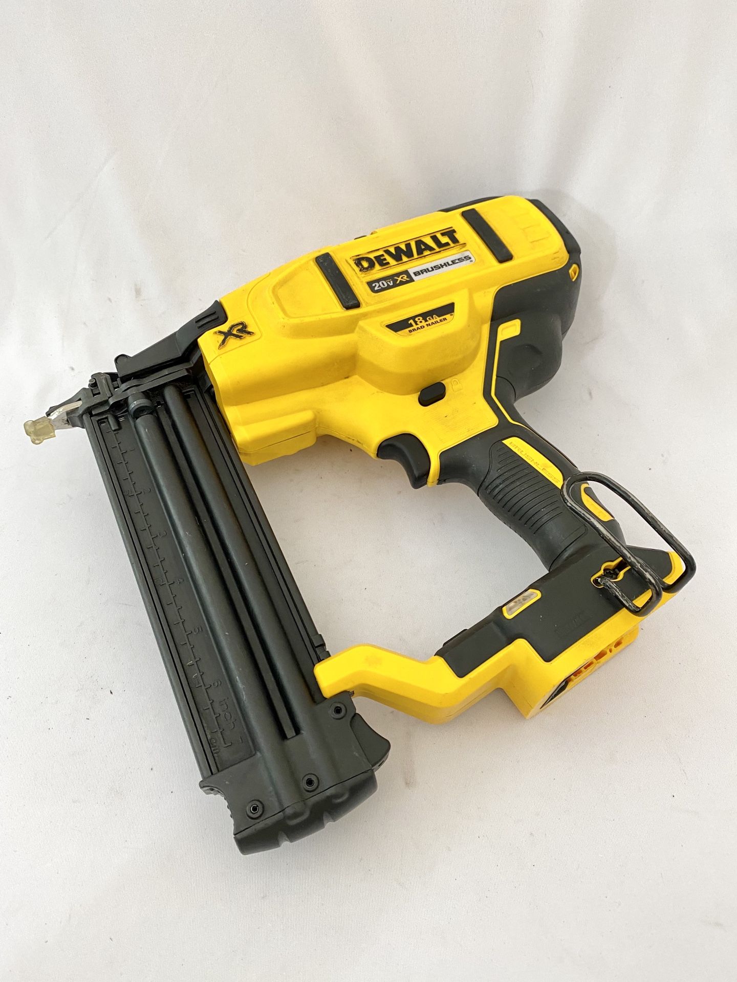 DEWALT DCN681 20Volt MAX XR LithiumIon Cordless 18Gauge Brad Nailer