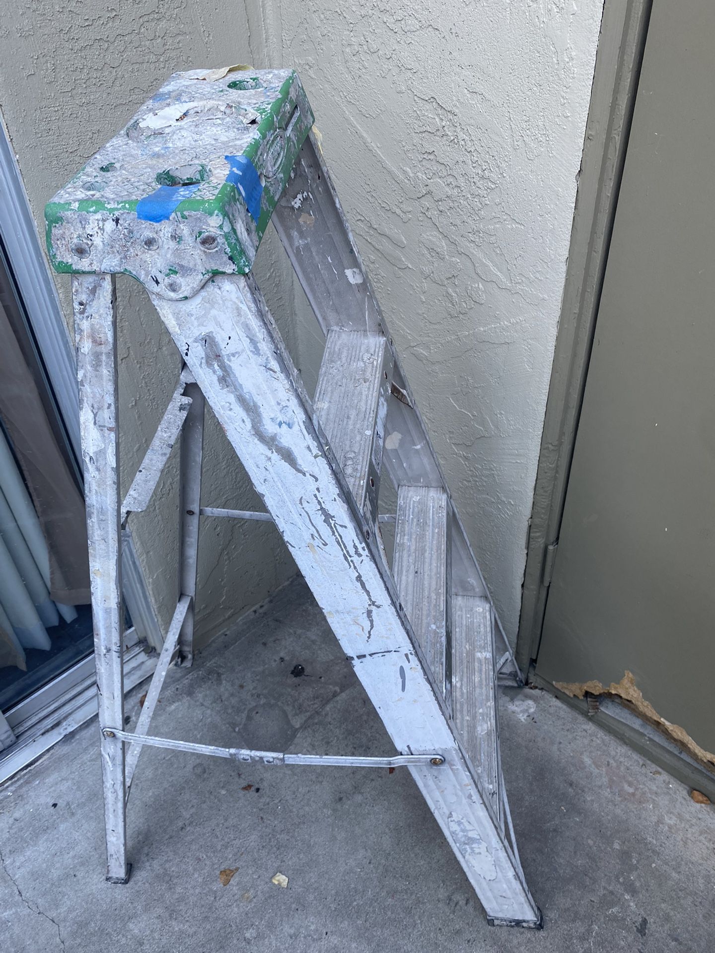 4ft Step Ladder (used)