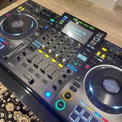 Pioneer XDJ-XZ All-in-one DJ System
Black