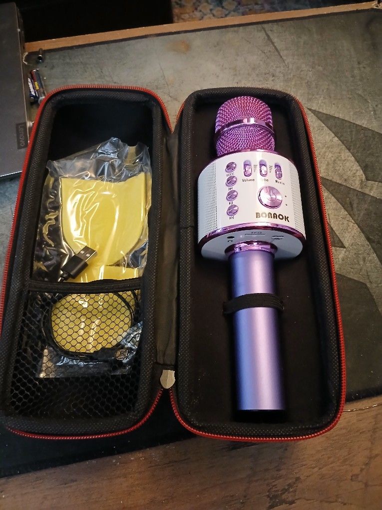 ***BONAOK BLUETOOTH KARAOKE MICROPHONE ****
