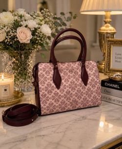 Beautiful Kate Spade bag 🤎