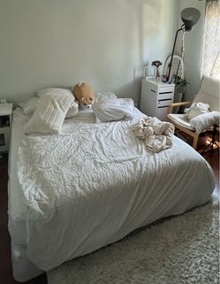 Queen Bed + Box