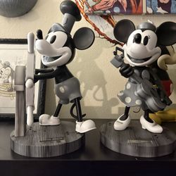 Disney steamboat Willie/mickey and Minnie big fig statue