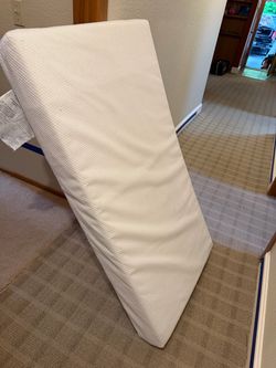 FREE GENTLY USED CRIB MATRESS