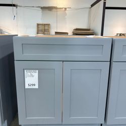 Cabinet type Grey Shaker bathroom vanity (30" wide)