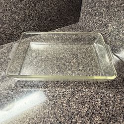 Pyrex glass baking dish