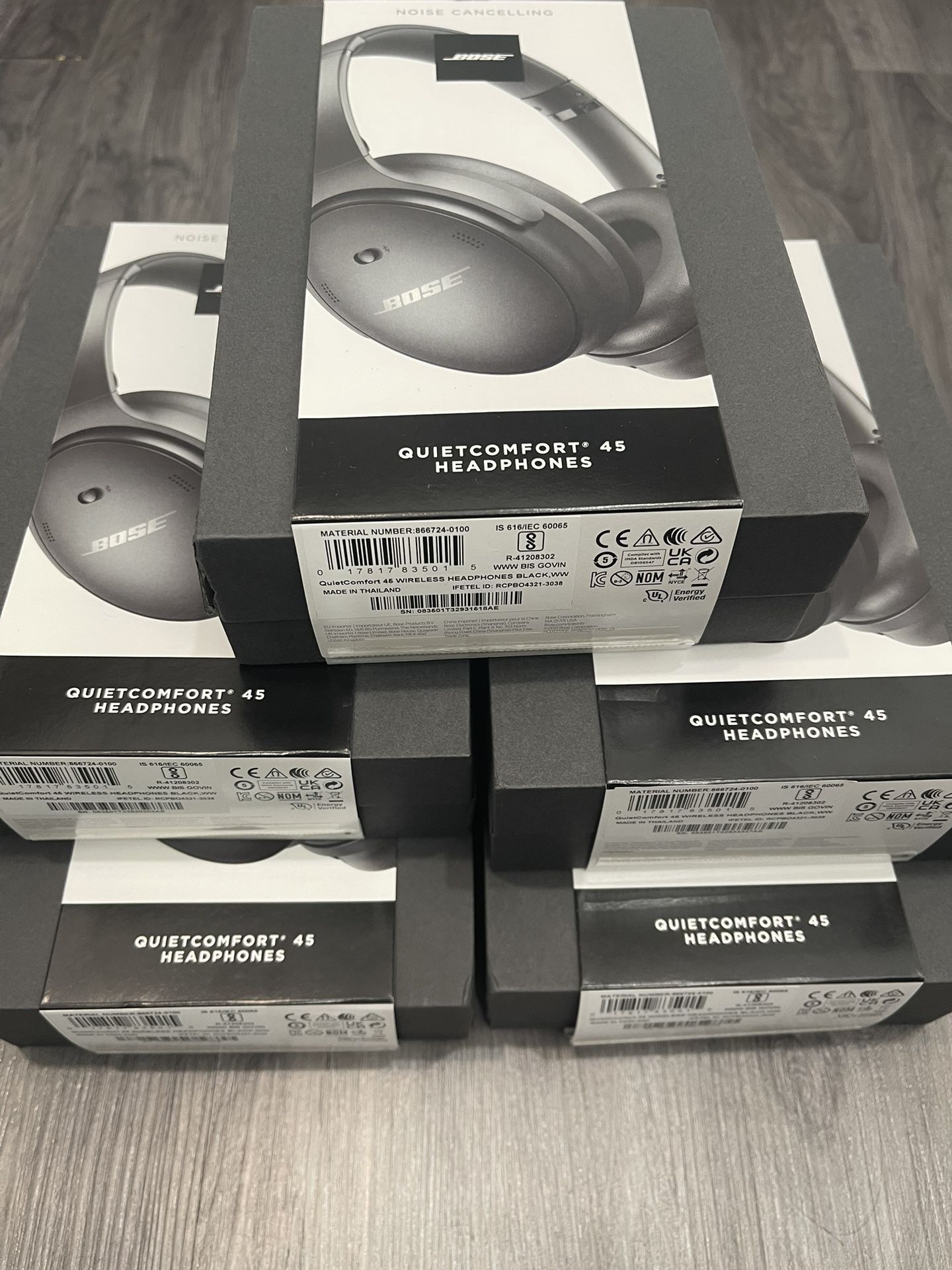 BOSE QuietComfort 45 Noise-Canceling Wireless over-Ear Headphones (Black) > AirPods IPhone Sony Panasonic SkullCandy 