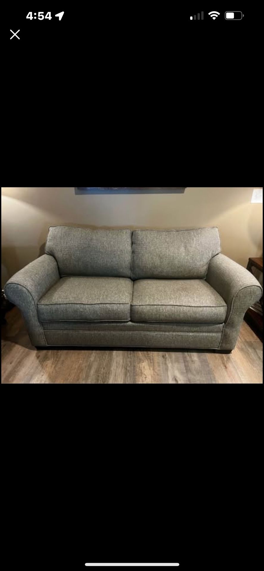 Gray Loveseat / Serta Sleeper ~ Like New