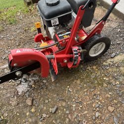 Homelite Edger 79cc. New Blade And Carburetor Works Good. Must Pick Up