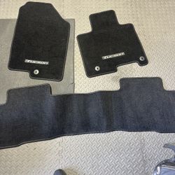 Brand new 2021-2023 Hyundai Tucson OEM Carpet Floor Mats - Black
