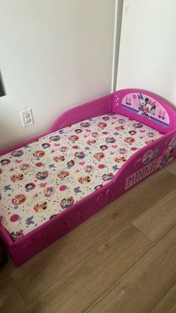 Free Minnie Mouse toddler bed