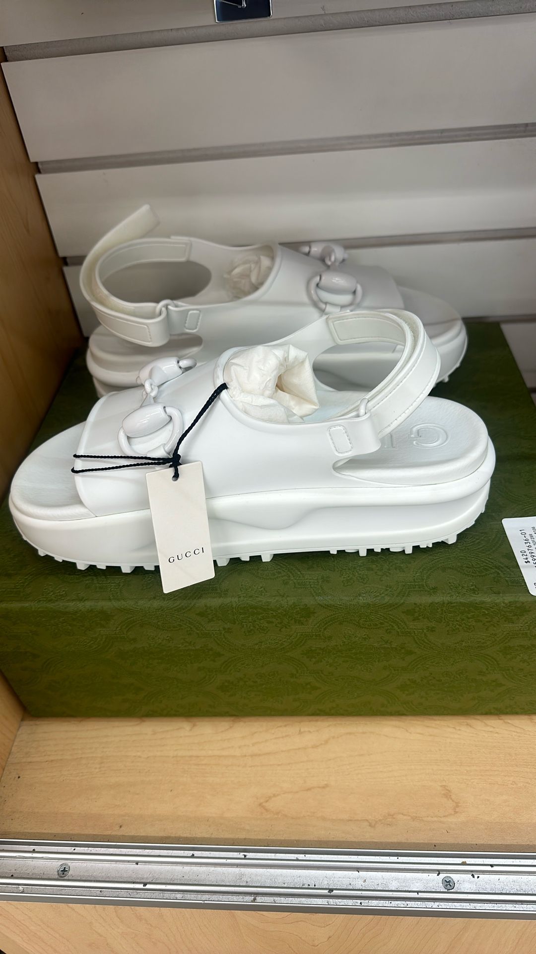 GUCCI SLIDES WHITE W BOX AND RECEIPT 