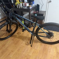 27.5 Schwinn Axum Sport Mountain Bike