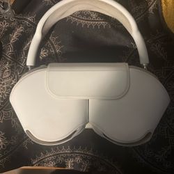 AirPod Pro maxes