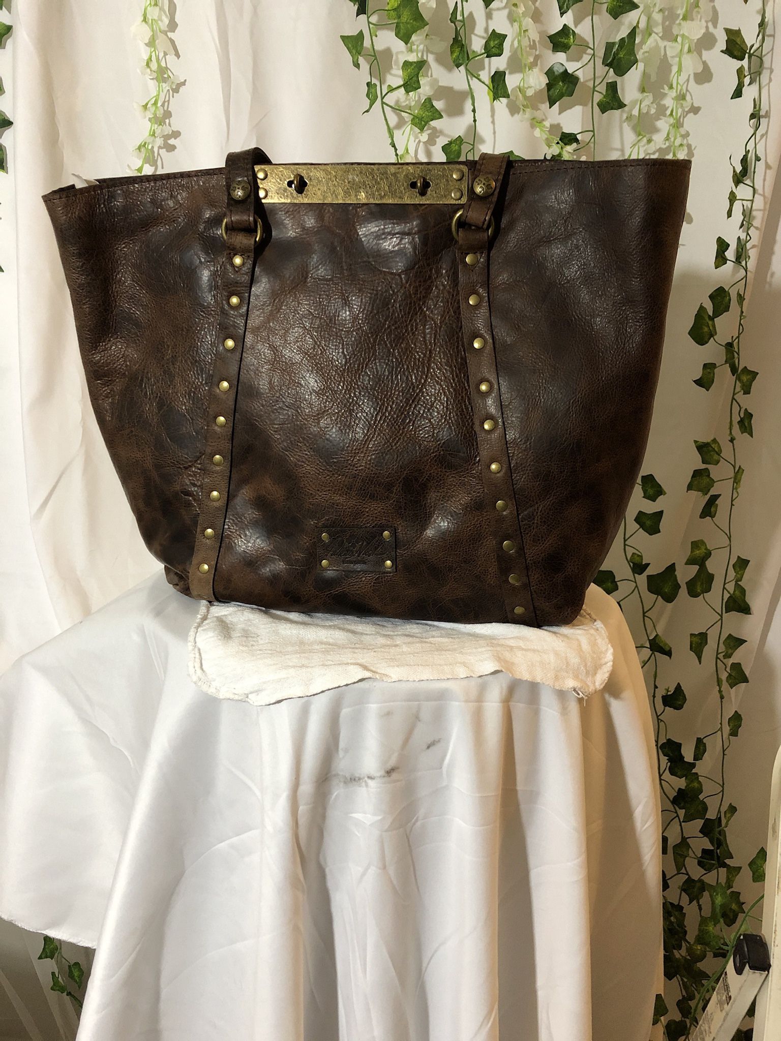 Patricia Nash Italian leather bag chocolate color comes with dust bag