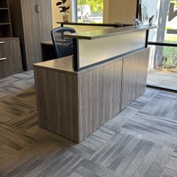Sale!  Modern Office Reception Desk W/ Border System & Transaction Too