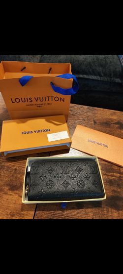 LV Women Zip Wallet