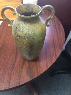 Cast iron antique looking flower vase