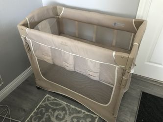 Arm’s Reach Co sleeper bassinet