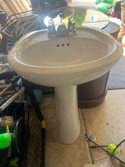 Pedestal sink with faucet