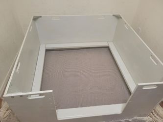Whelping box