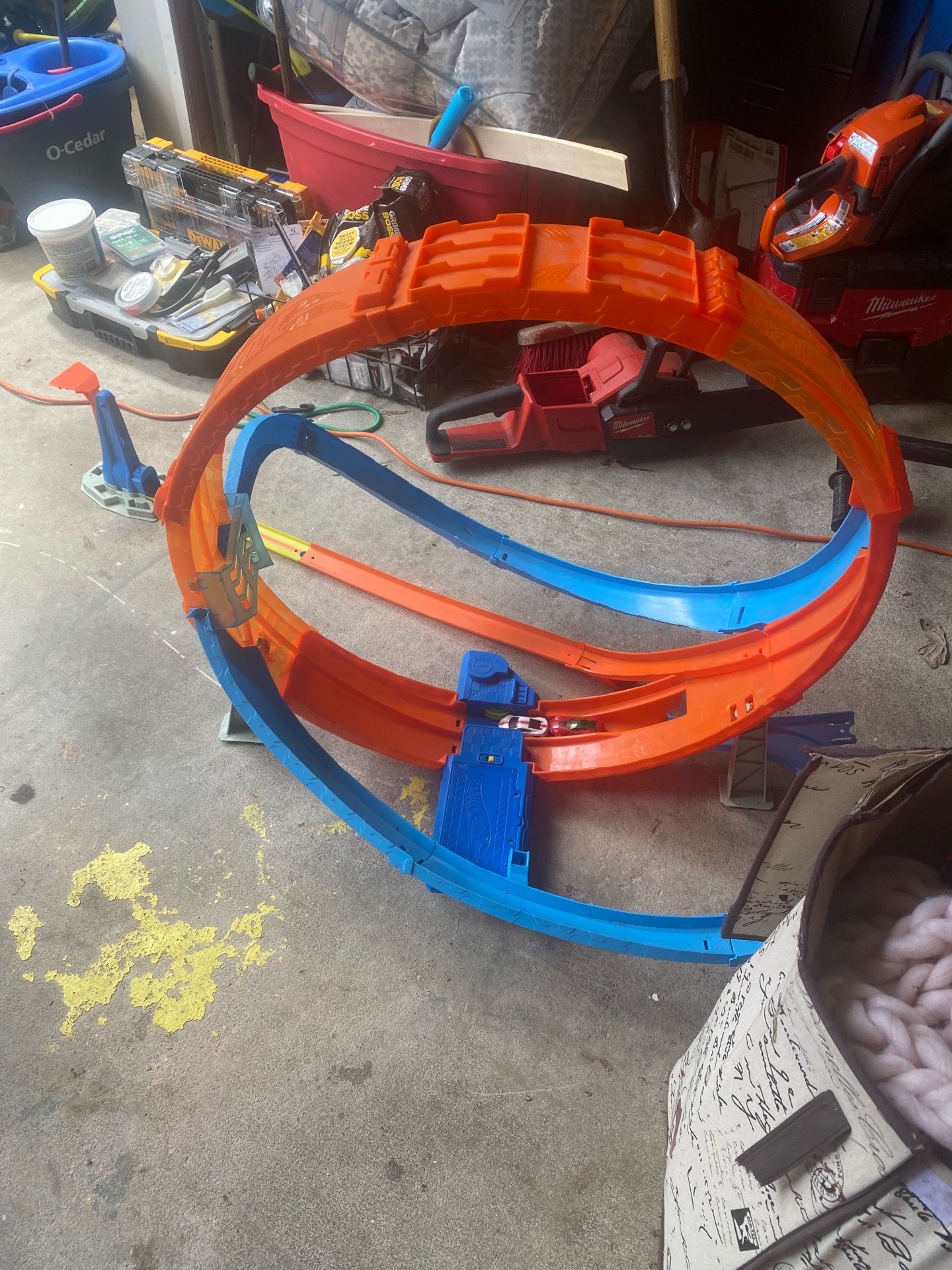 Hot wheels race track