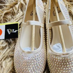 Girls Silver Sequin’s NWT Shoes by Art Class Size 3