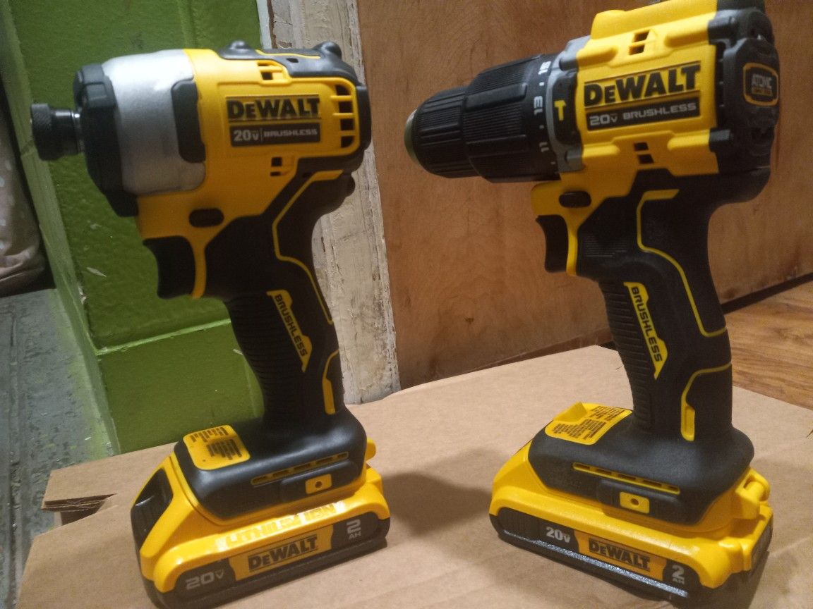 DEWALT COMBO SET DRILLS  