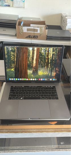 MacBook Pro 15 inch 16GB RAM 512GB SSD Core i9