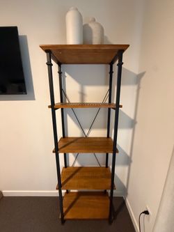 Free standing bookshelf