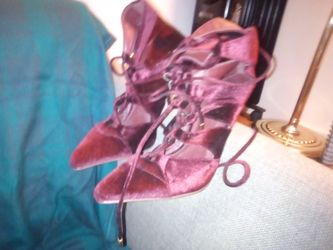 4 inch stiltoes,burgandy swad,very nice never wore
