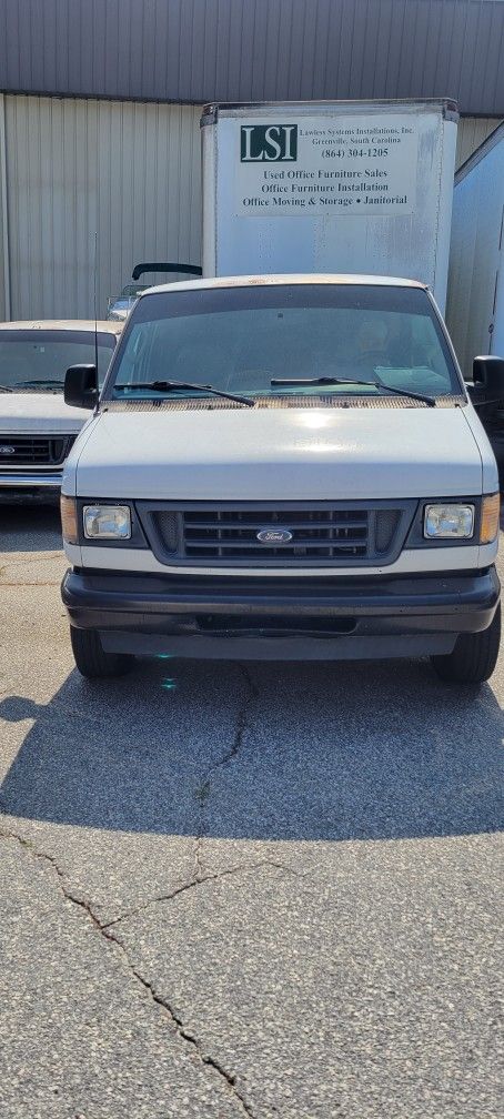 2003 Ford E-350