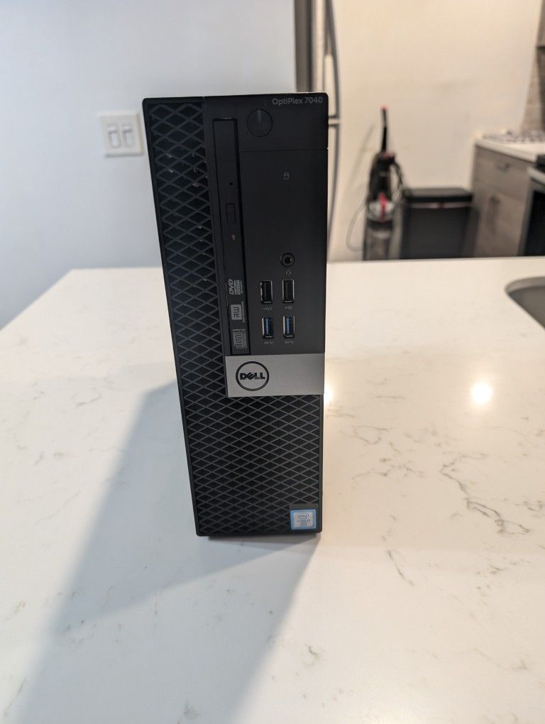 Dell Optiplex 7040 I7-6700 3.4 GHz, 8 GB RAM, 256 NVME & 1 TB HARD DRIVE