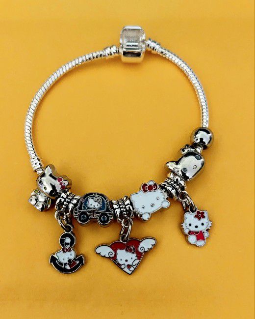 Hello Kitty Hot Charms Bracelet 