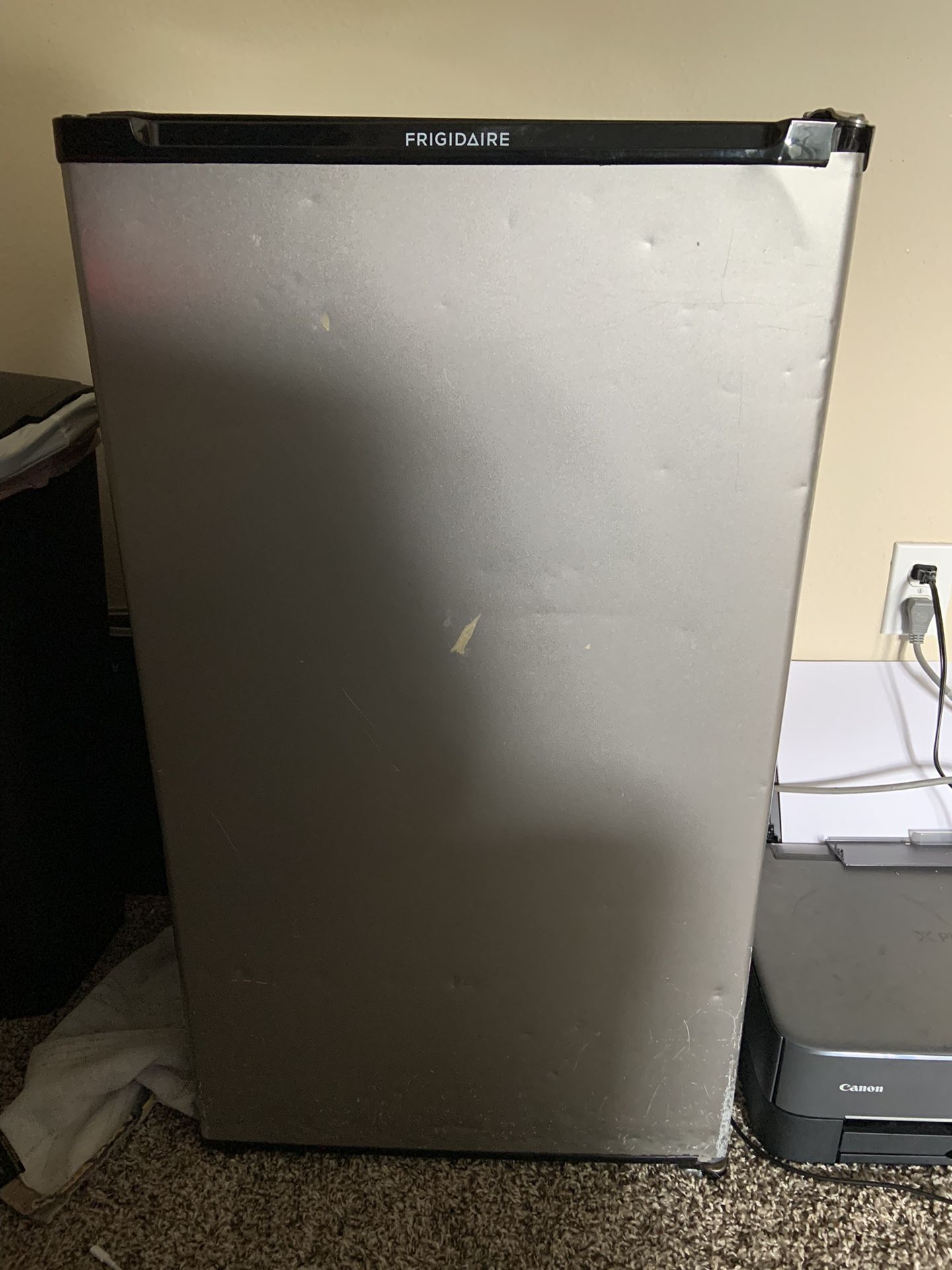 Frigiaire mini Fridge