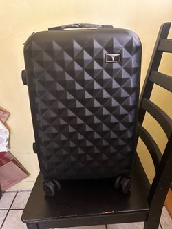 Black Hard Shell Spinner Carry-On Luggage