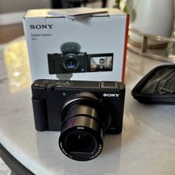 Sony Zv-l Camera Vlogger Kit