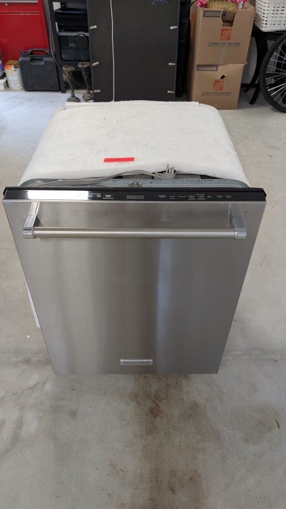 KitchenAid Dishwasher. Requires Pump/Motor. 