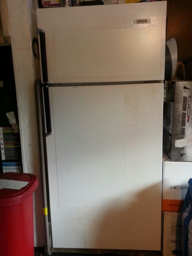Kelvinator 18.4 MRT18BRCWO model refrigerator
